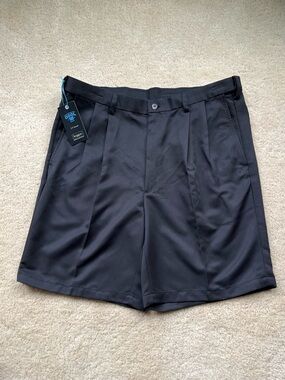 NWT Haggar Men's Cool 18 Performance Pleated Golf Shorts - Size 38 - 9.5” Inseam